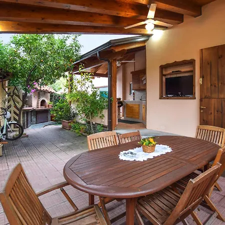 3 Bedroom Gorgeous In Pizzo (Calabria)