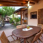 3 Bedroom Gorgeous In Πίτσο